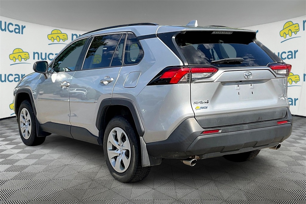 2020 Toyota RAV4 LE - Photo 4