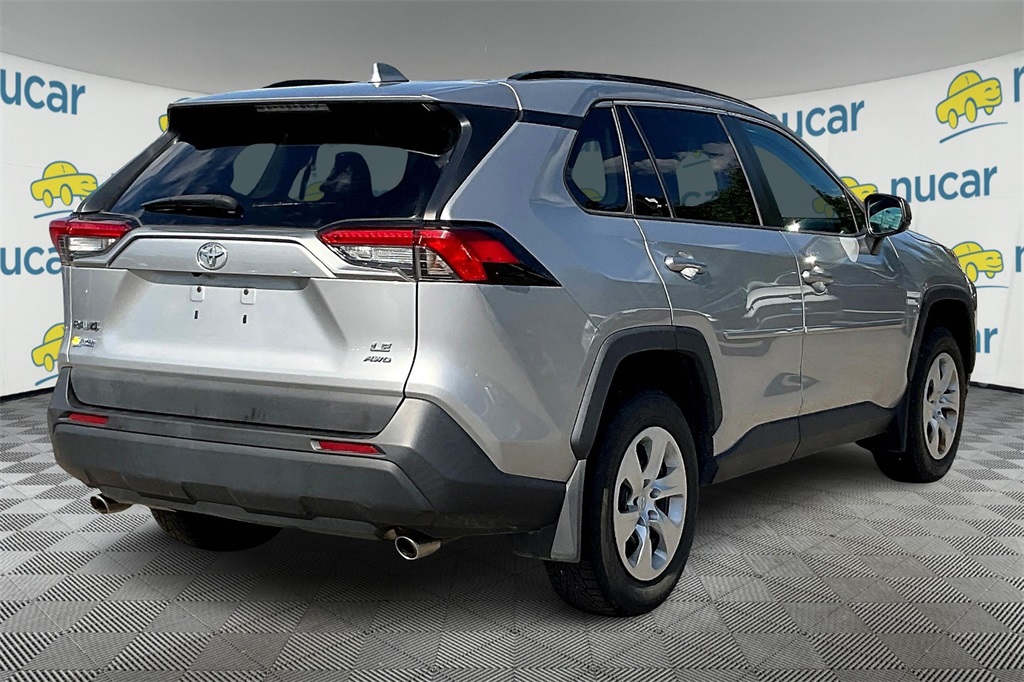 2020 Toyota RAV4 LE - Photo 6