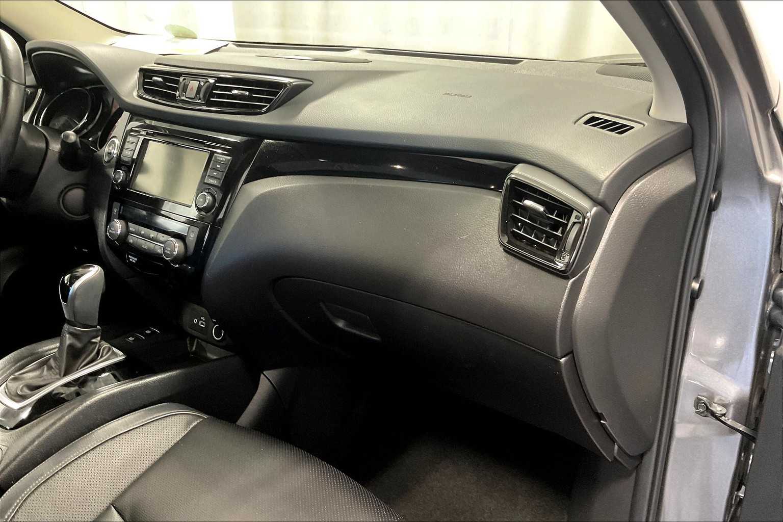 2021 Nissan Rogue Sport SL - Photo 13
