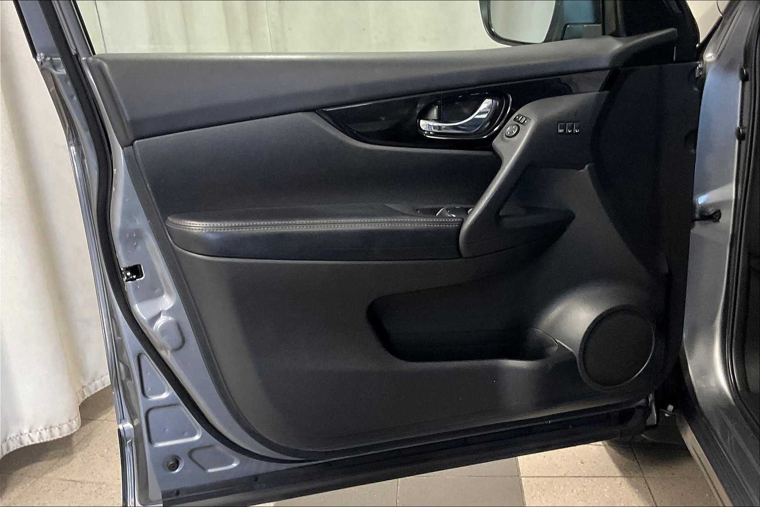 2021 Nissan Rogue Sport SL - Photo 9