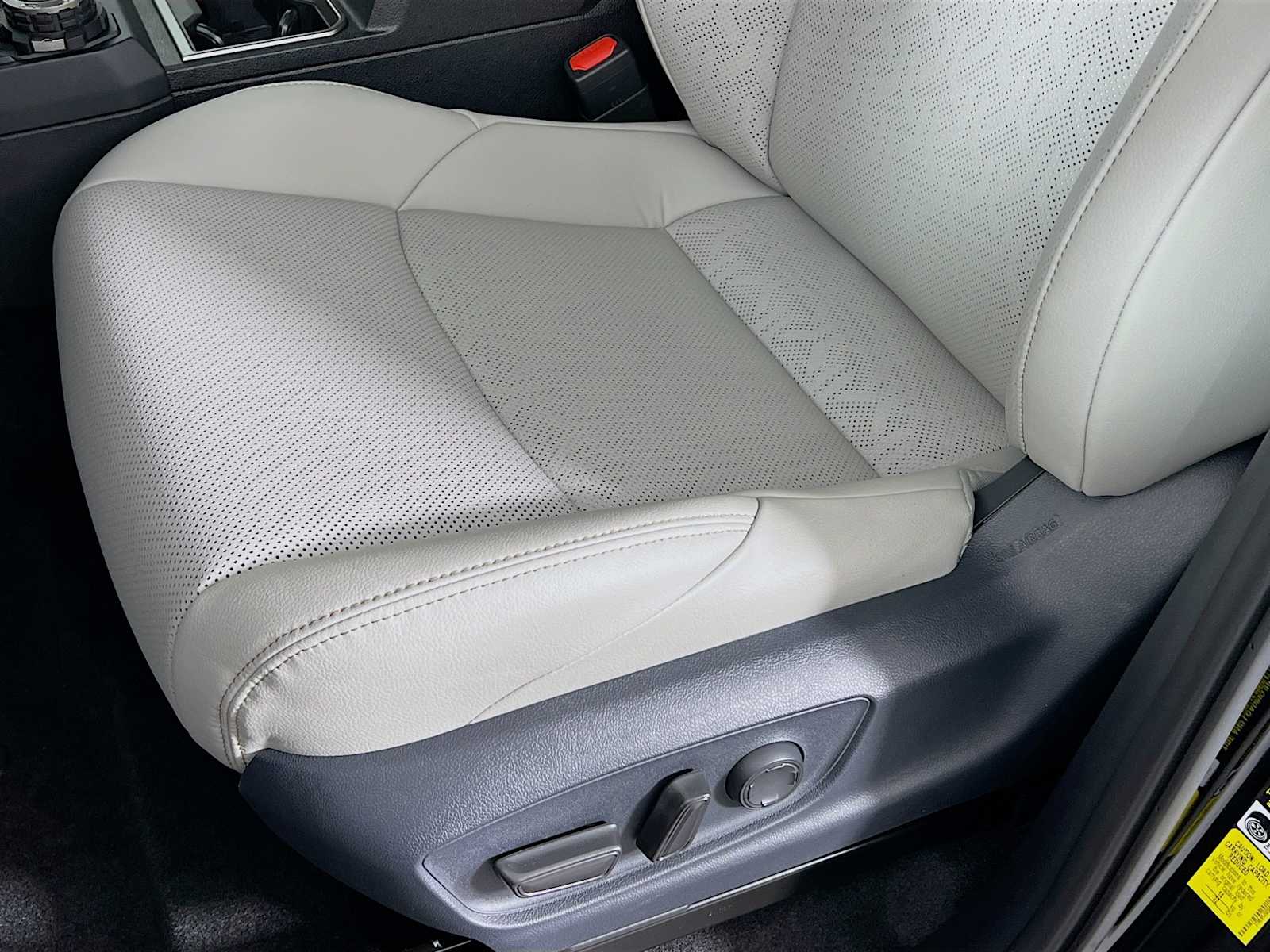 2025 Toyota Tacoma Limited - Photo 16