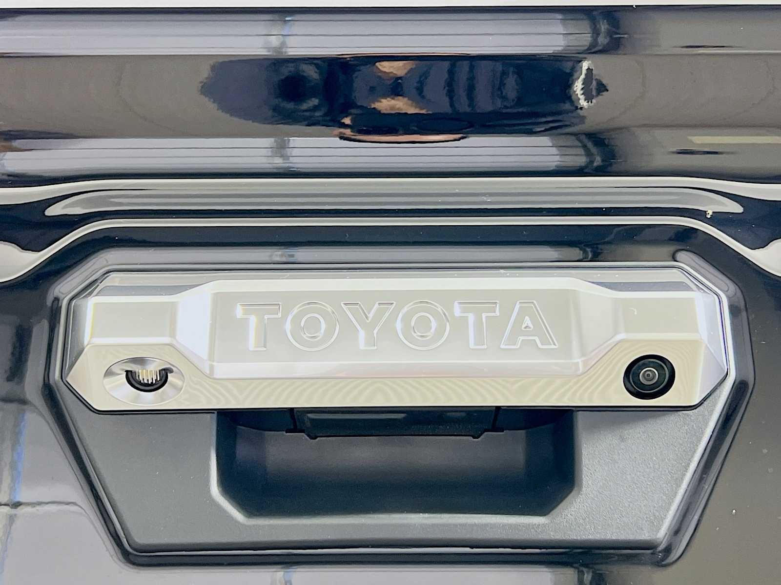 2025 Toyota Tacoma Limited - Photo 17