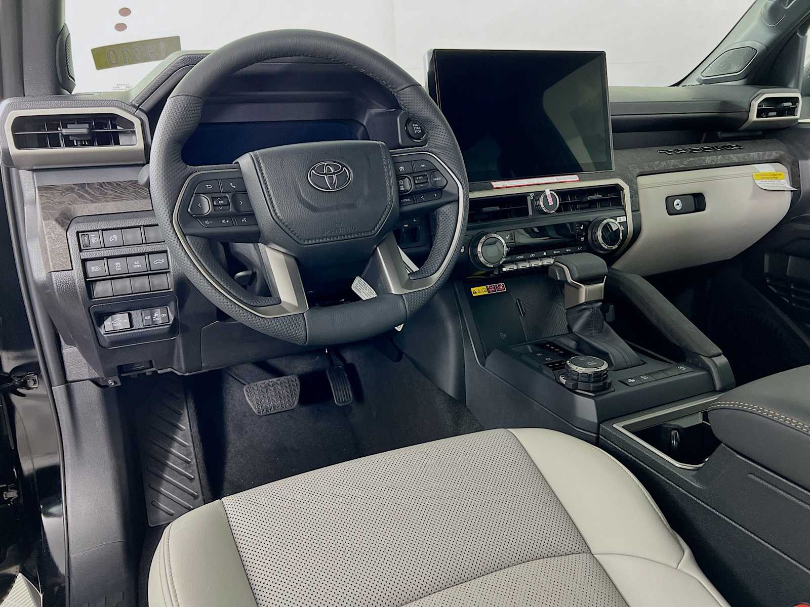 2025 Toyota Tacoma Limited - Photo 6