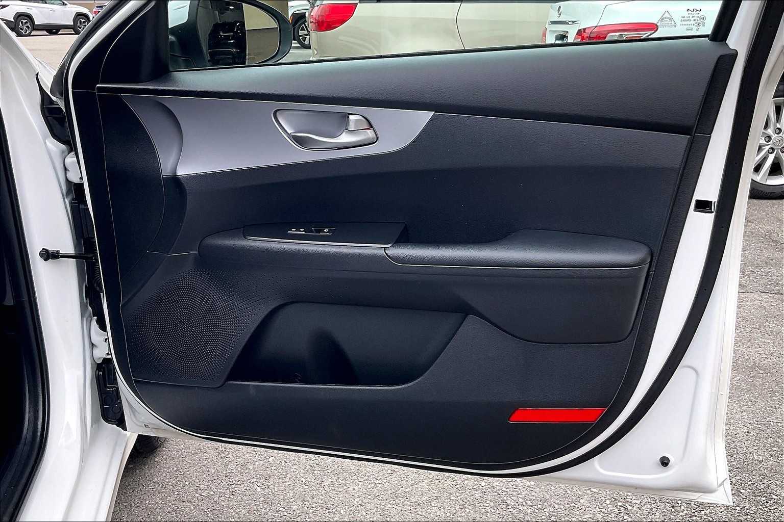 2022 Kia Forte LXS - Photo 12