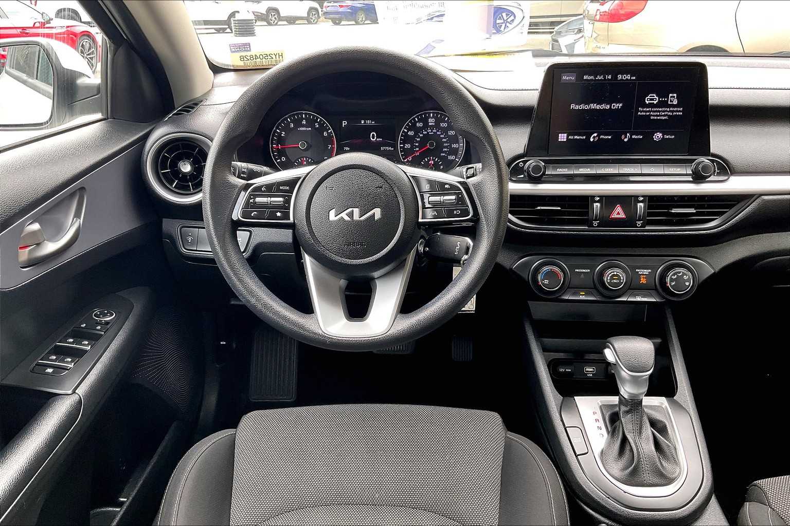 2022 Kia Forte LXS - Photo 17