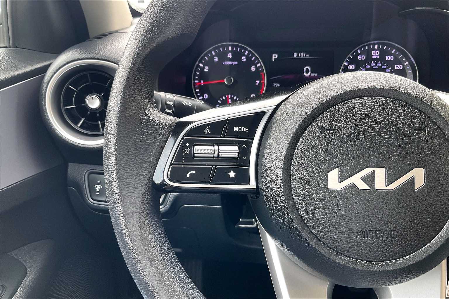 2022 Kia Forte LXS - Photo 22