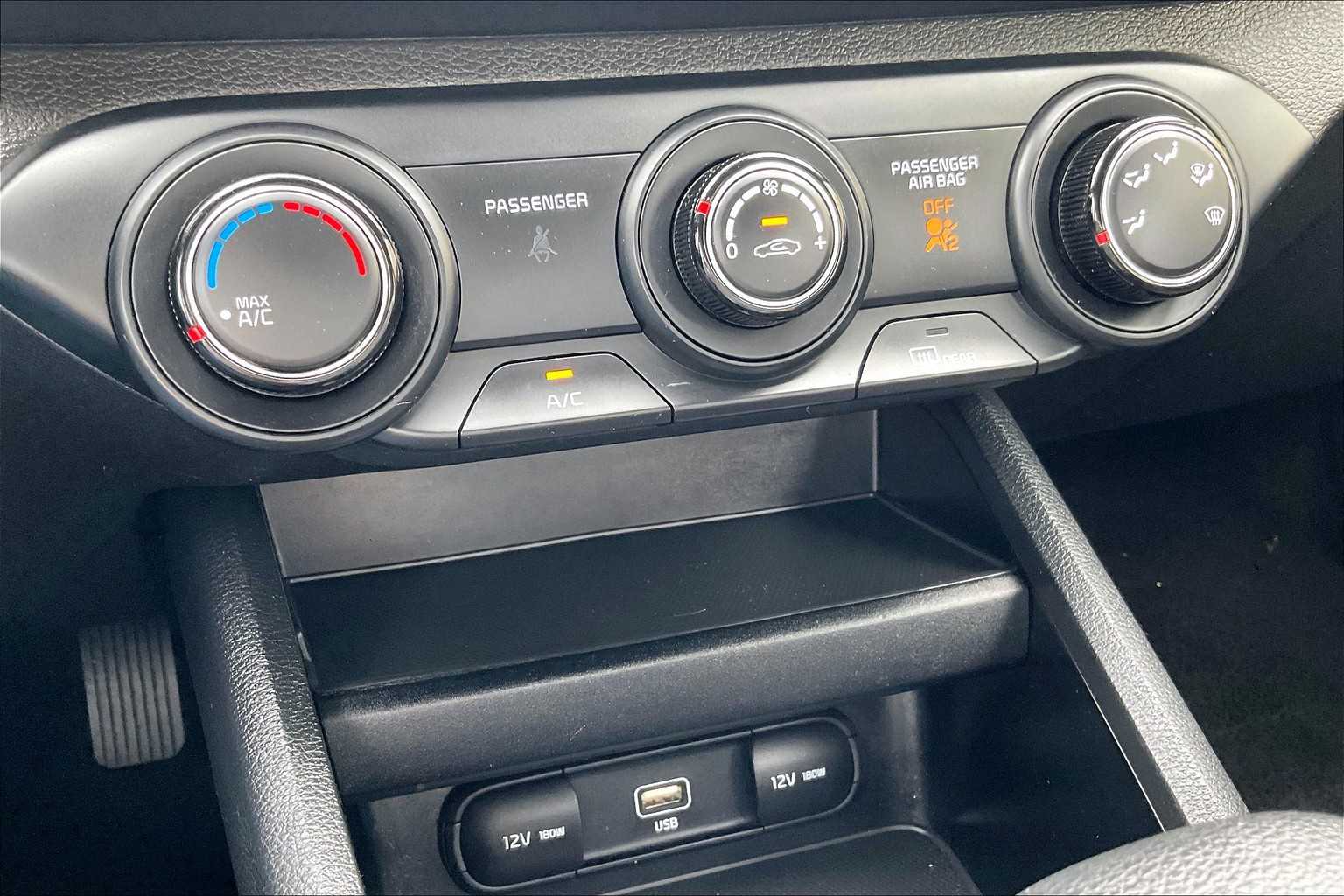 2022 Kia Forte LXS - Photo 25