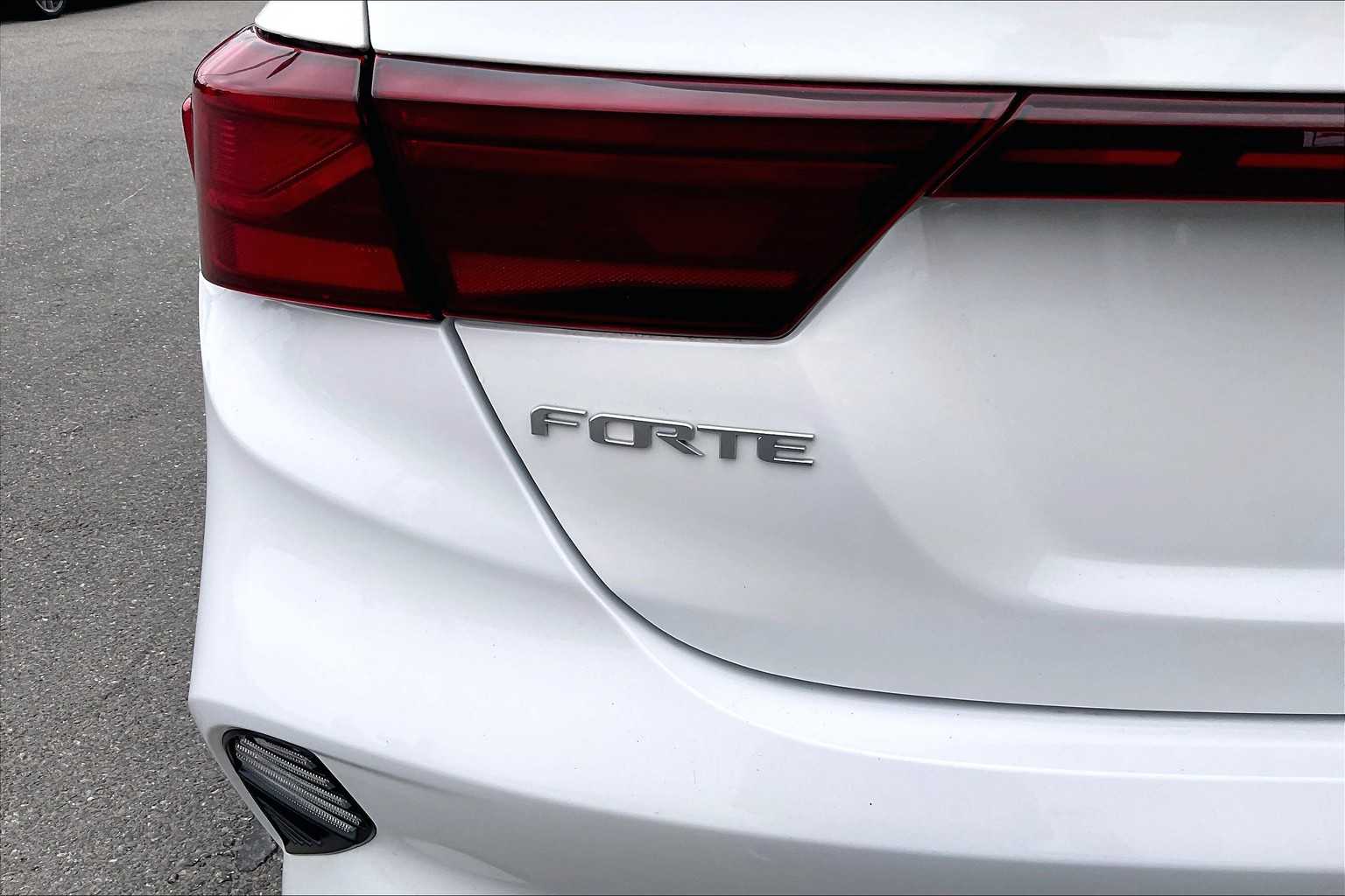 2022 Kia Forte LXS - Photo 28