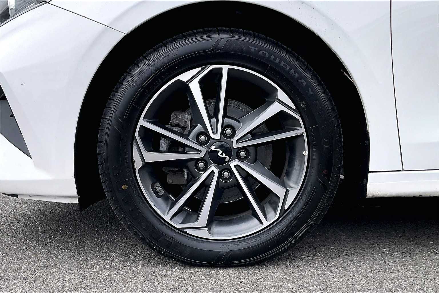 2022 Kia Forte LXS - Photo 7