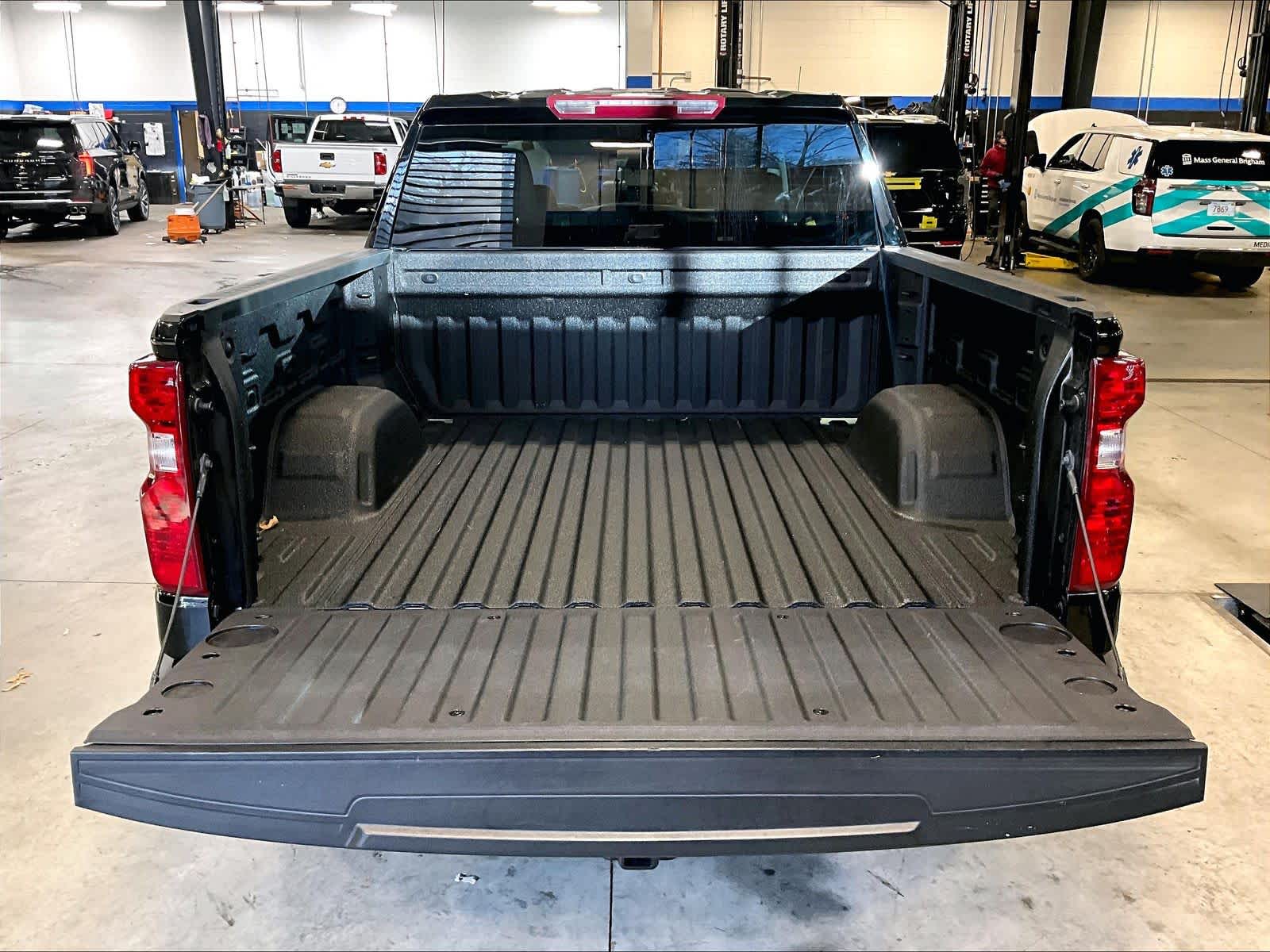 2024 Chevrolet Silverado 1500 Custom - Photo 32