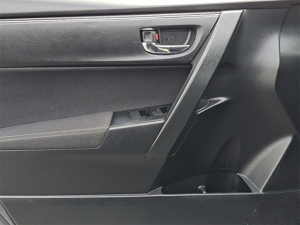 2018 Toyota Corolla LE - Photo 13