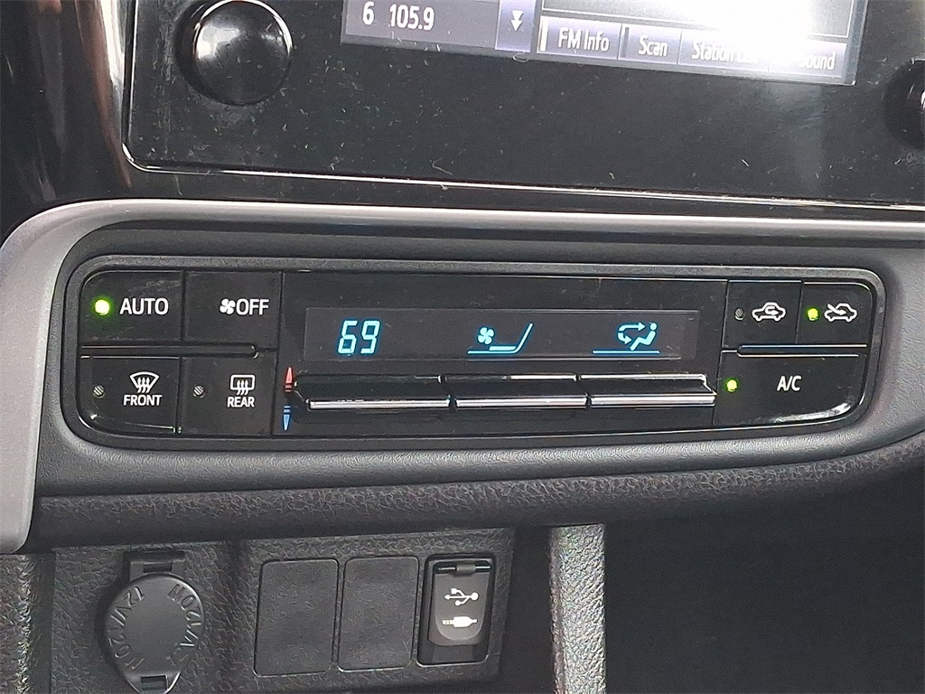 2018 Toyota Corolla LE - Photo 16