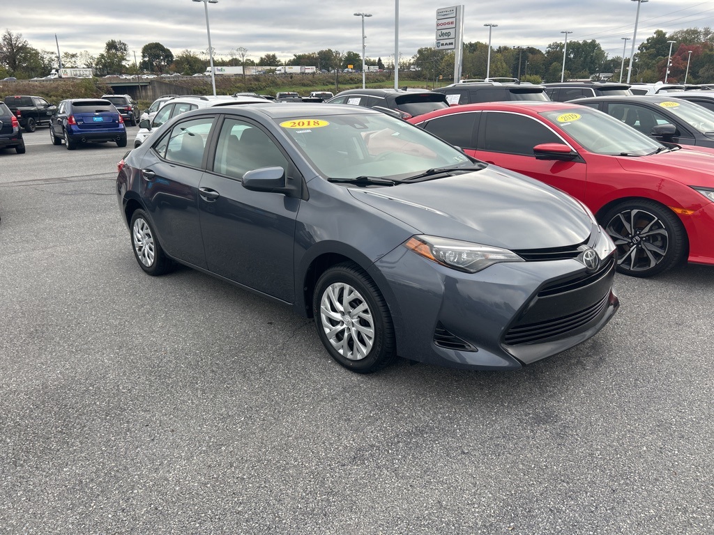 2018 Toyota Corolla LE - Photo 2