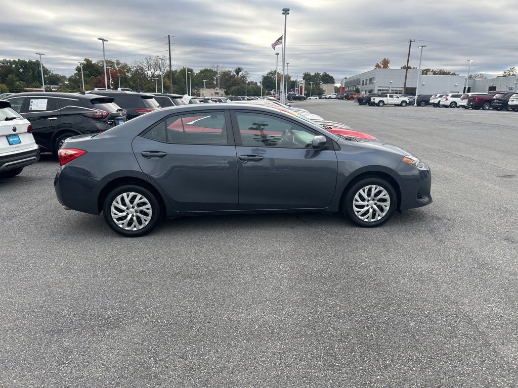 2018 Toyota Corolla LE - Photo 3