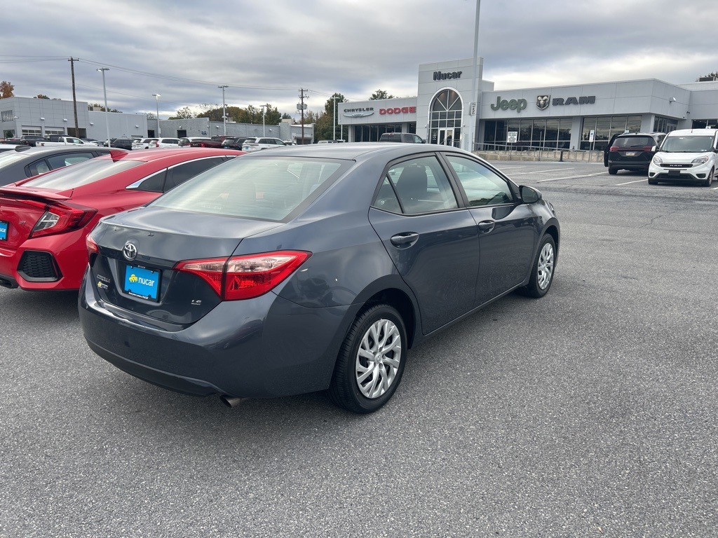 2018 Toyota Corolla LE - Photo 4