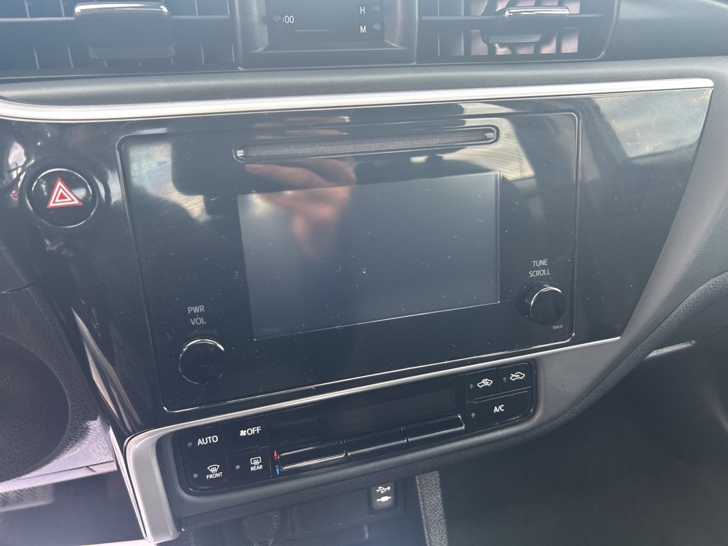 2018 Toyota Corolla LE - Photo 9