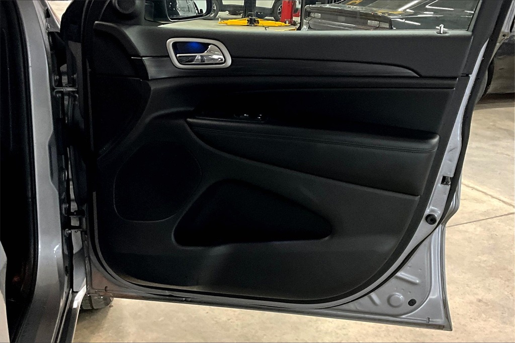 2020 Jeep Grand Cherokee Altitude - Photo 12