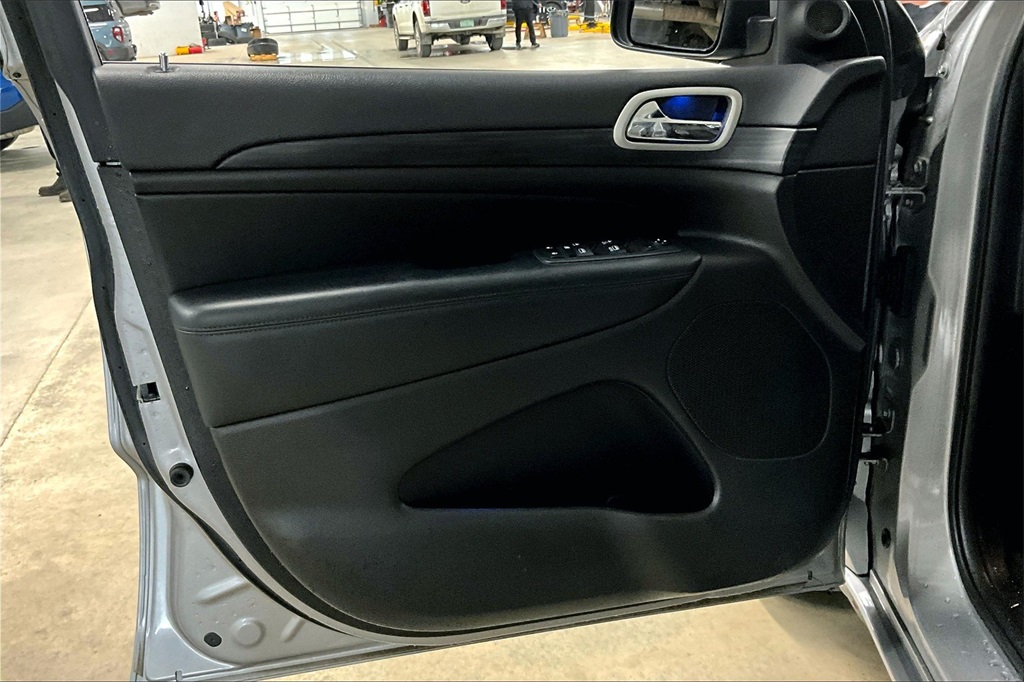 2020 Jeep Grand Cherokee Altitude - Photo 9