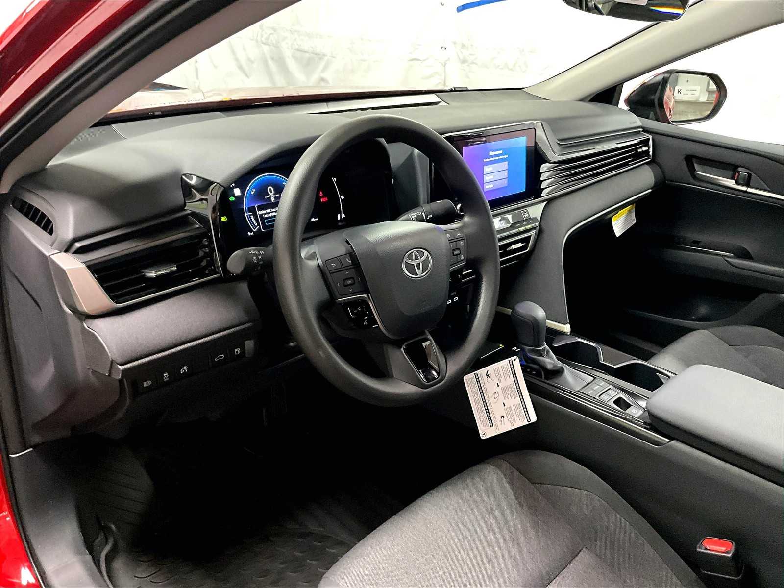 2026 Toyota Camry LE - Photo 9