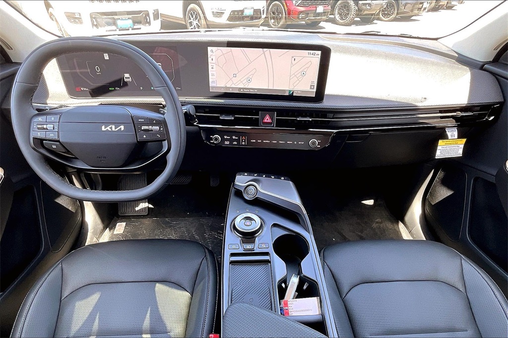 2025 Kia EV6 Wind - Photo 12