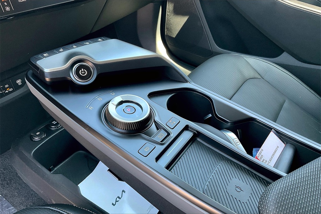 2025 Kia EV6 Wind - Photo 14