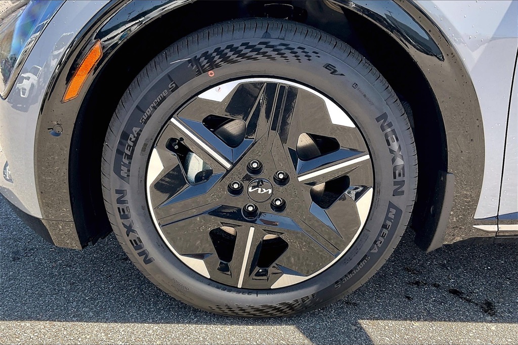 2025 Kia EV6 Wind - Photo 8
