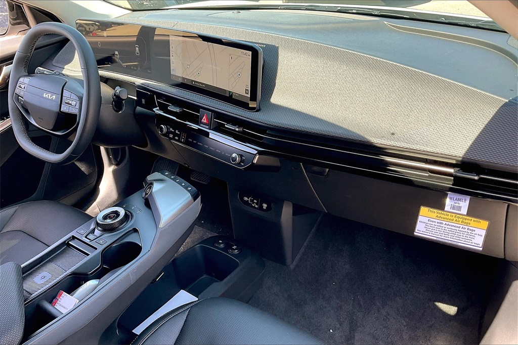 2025 Kia EV6 Wind - Photo 10