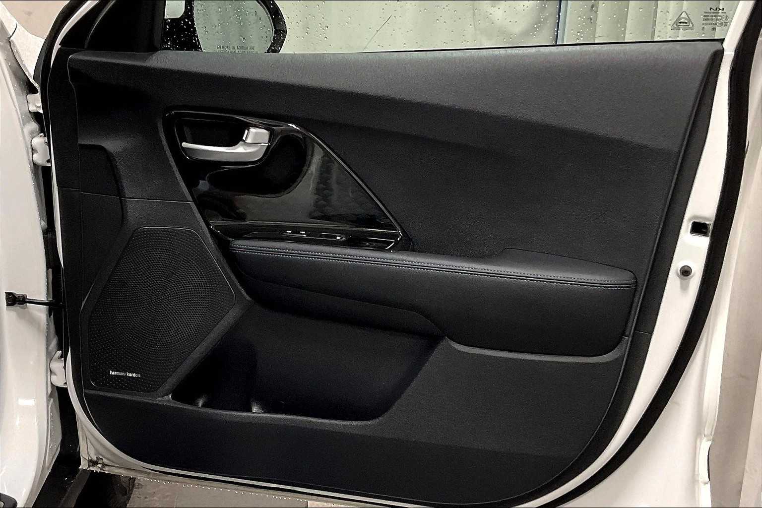 2022 Kia Niro EV EX Premium - Photo 12