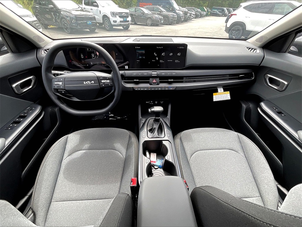 2025 Kia K4 LXS - Photo 12
