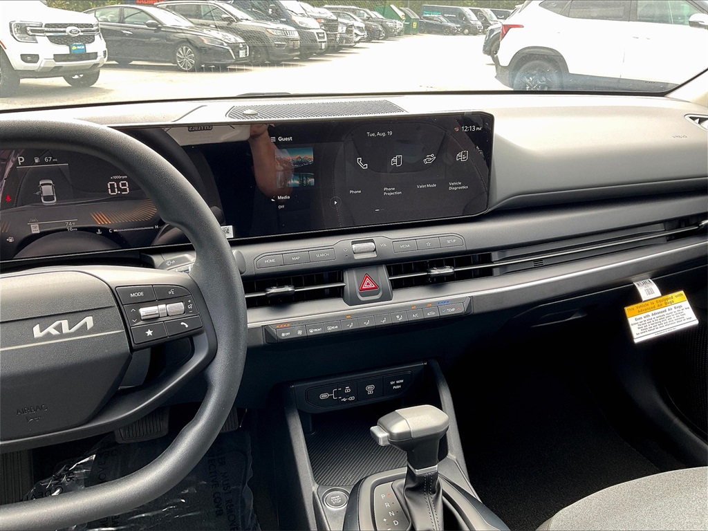 2025 Kia K4 LXS - Photo 13