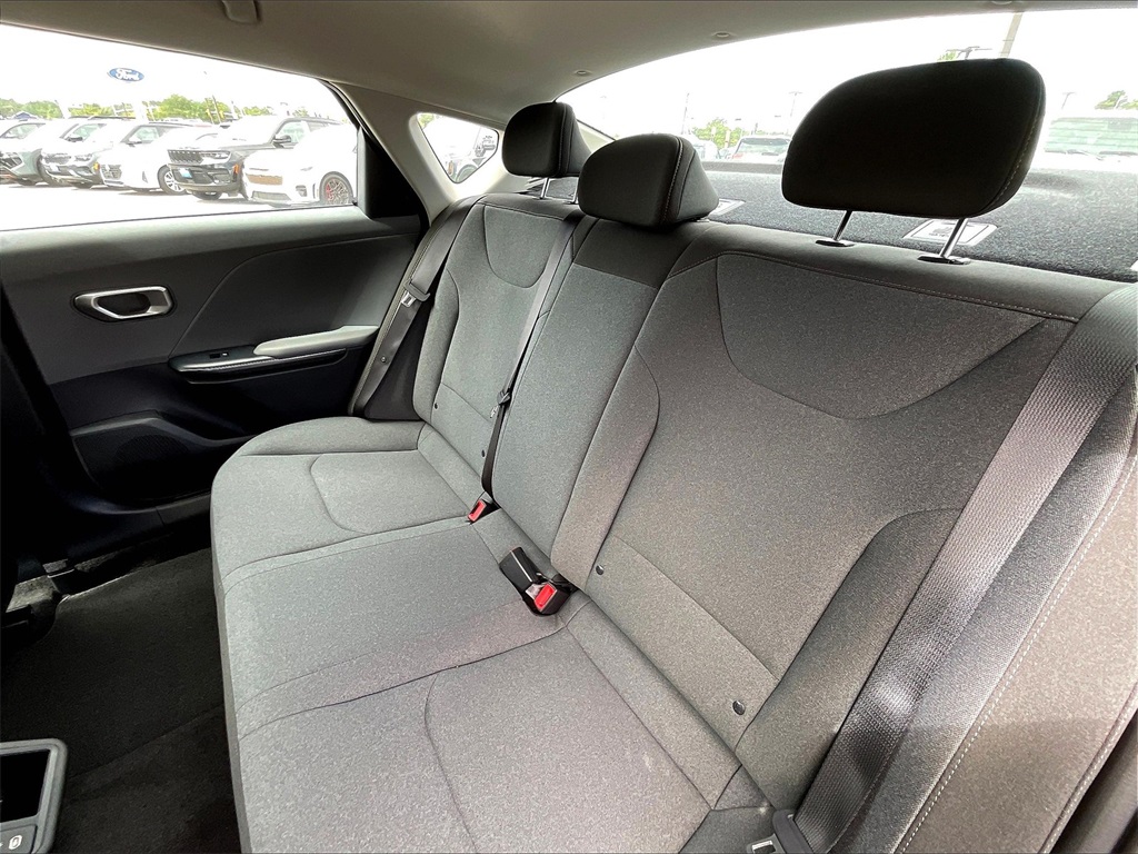 2025 Kia K4 LXS - Photo 15