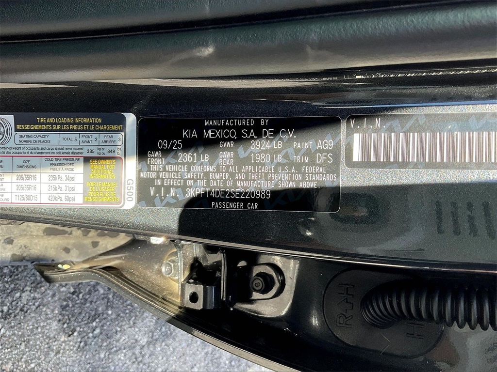 2025 Kia K4 LXS - Photo 17