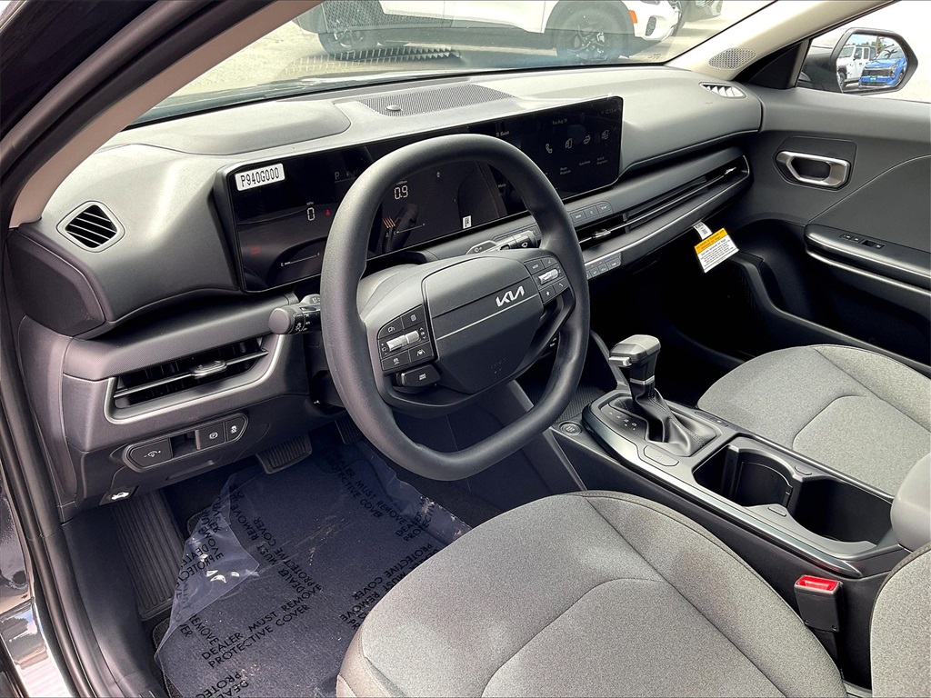 2025 Kia K4 LXS - Photo 9