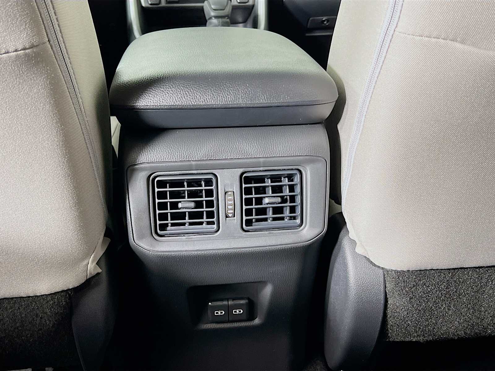 2025 Toyota RAV4 XLE - Photo 14