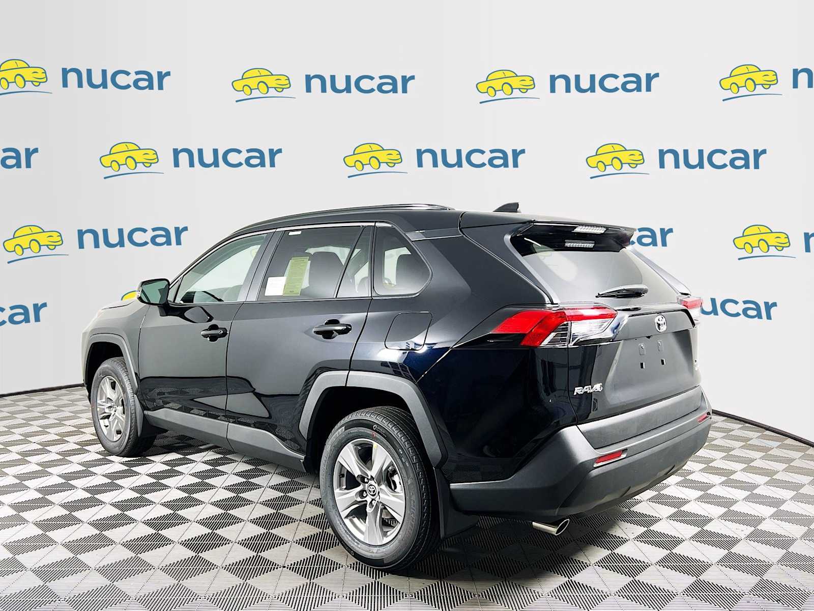 2025 Toyota RAV4 XLE - Photo 4