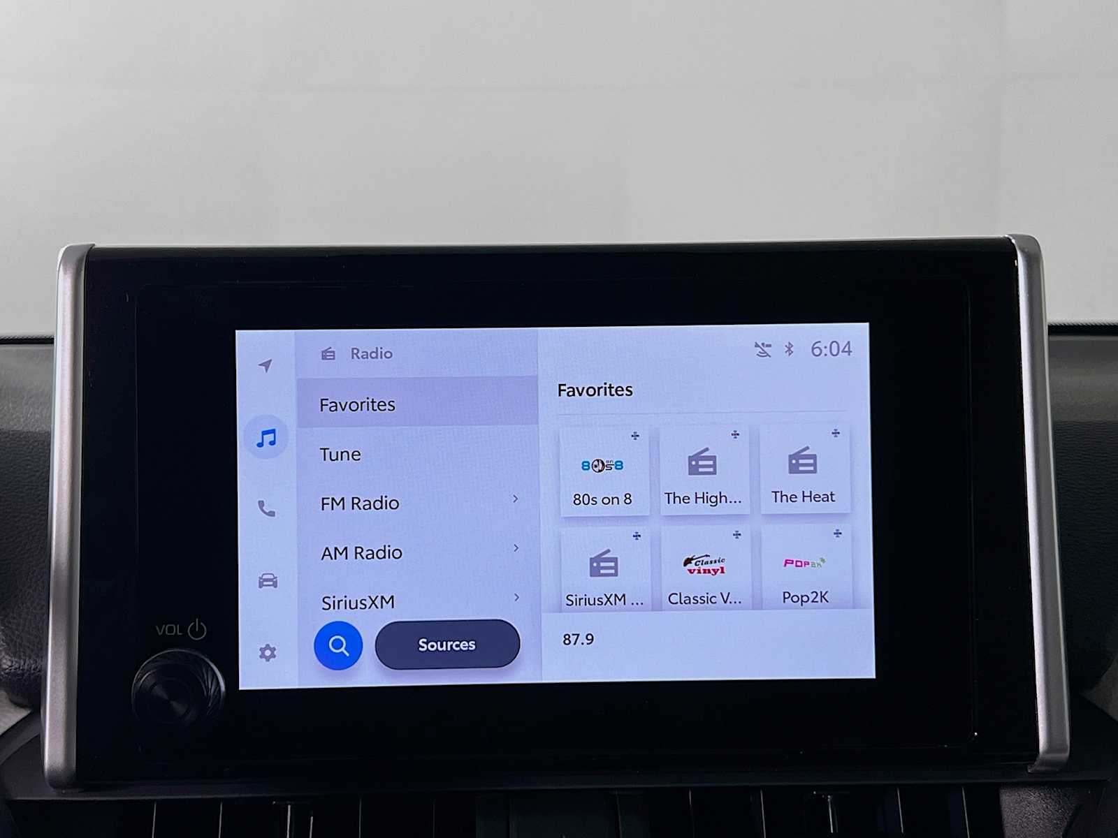 2025 Toyota RAV4 XLE - Photo 8