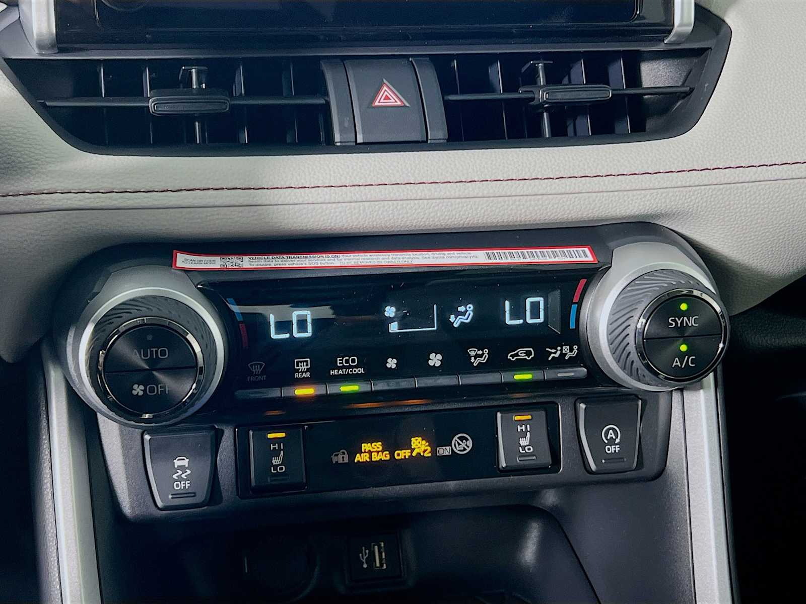 2025 Toyota RAV4 XLE - Photo 10