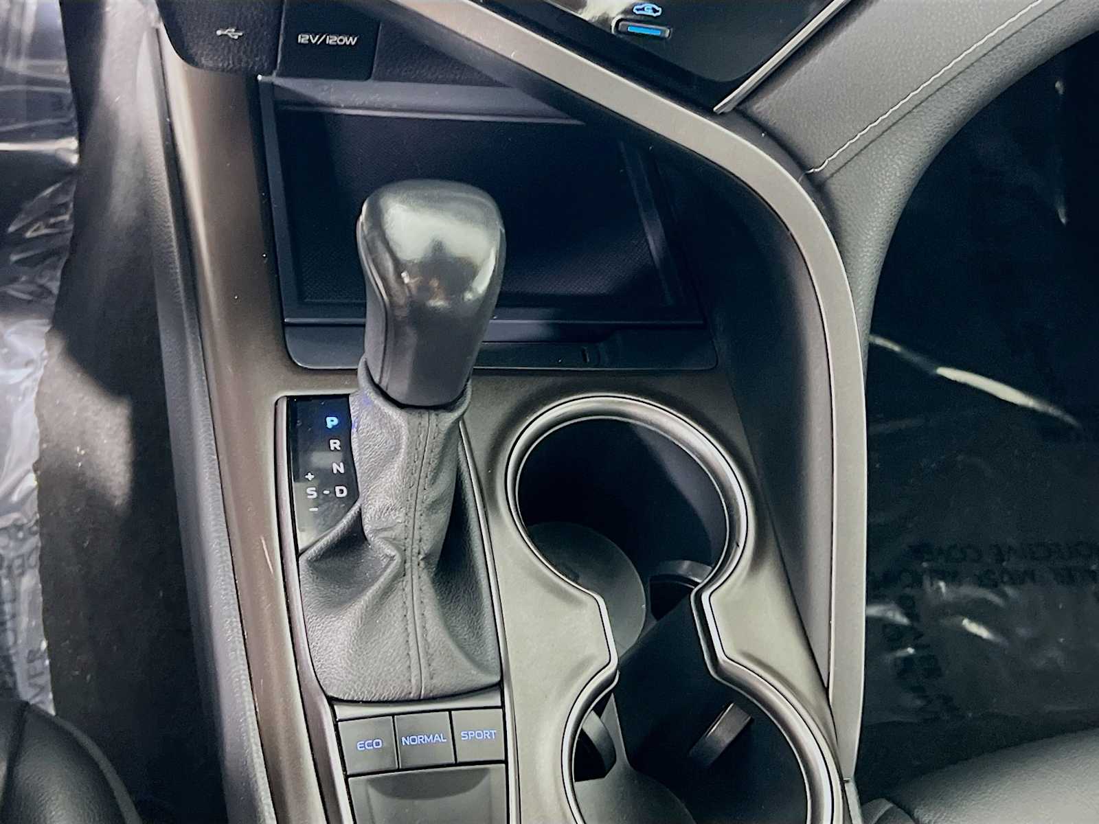 2023 Toyota Camry SE - Photo 16