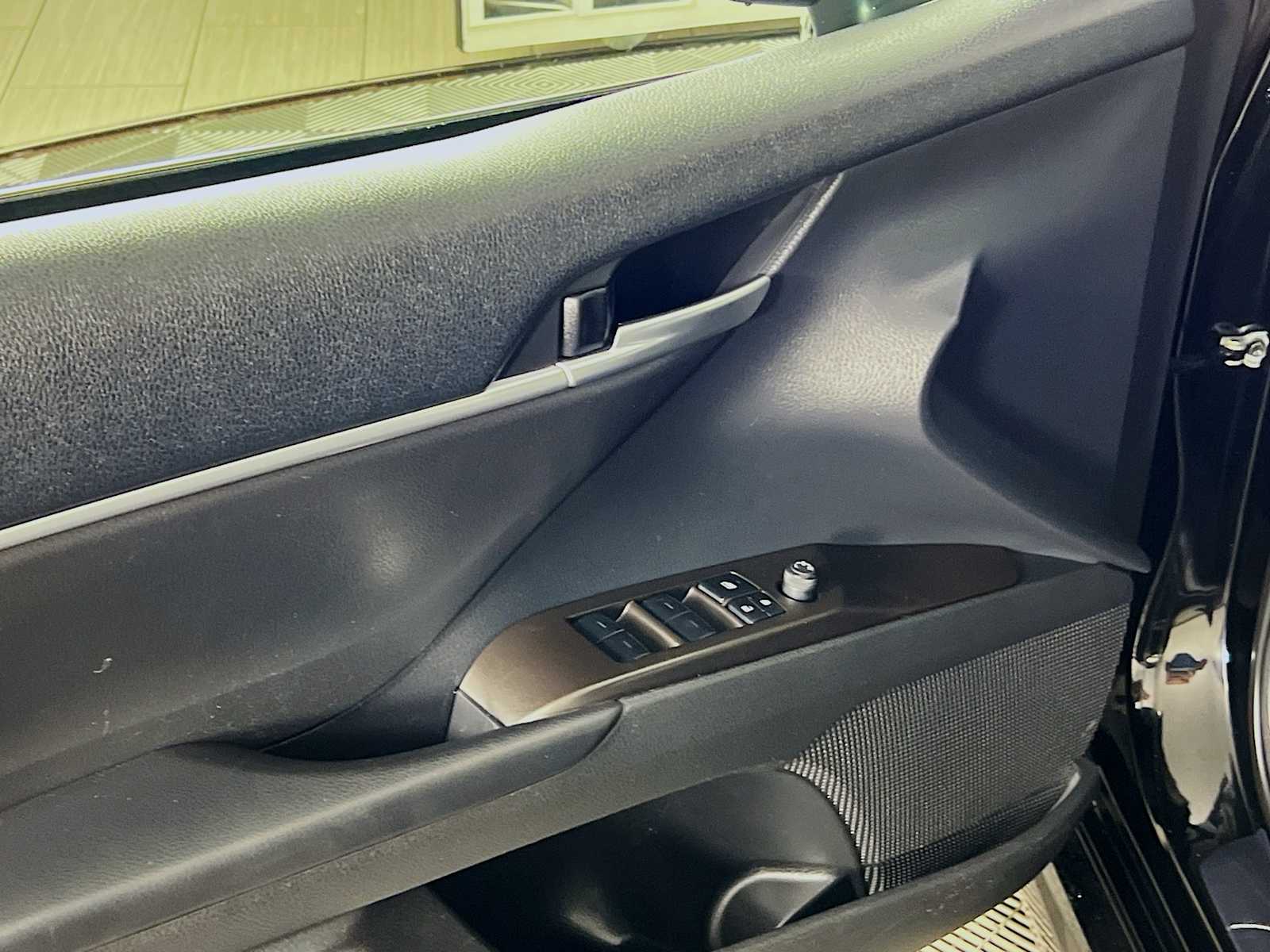 2023 Toyota Camry SE - Photo 17