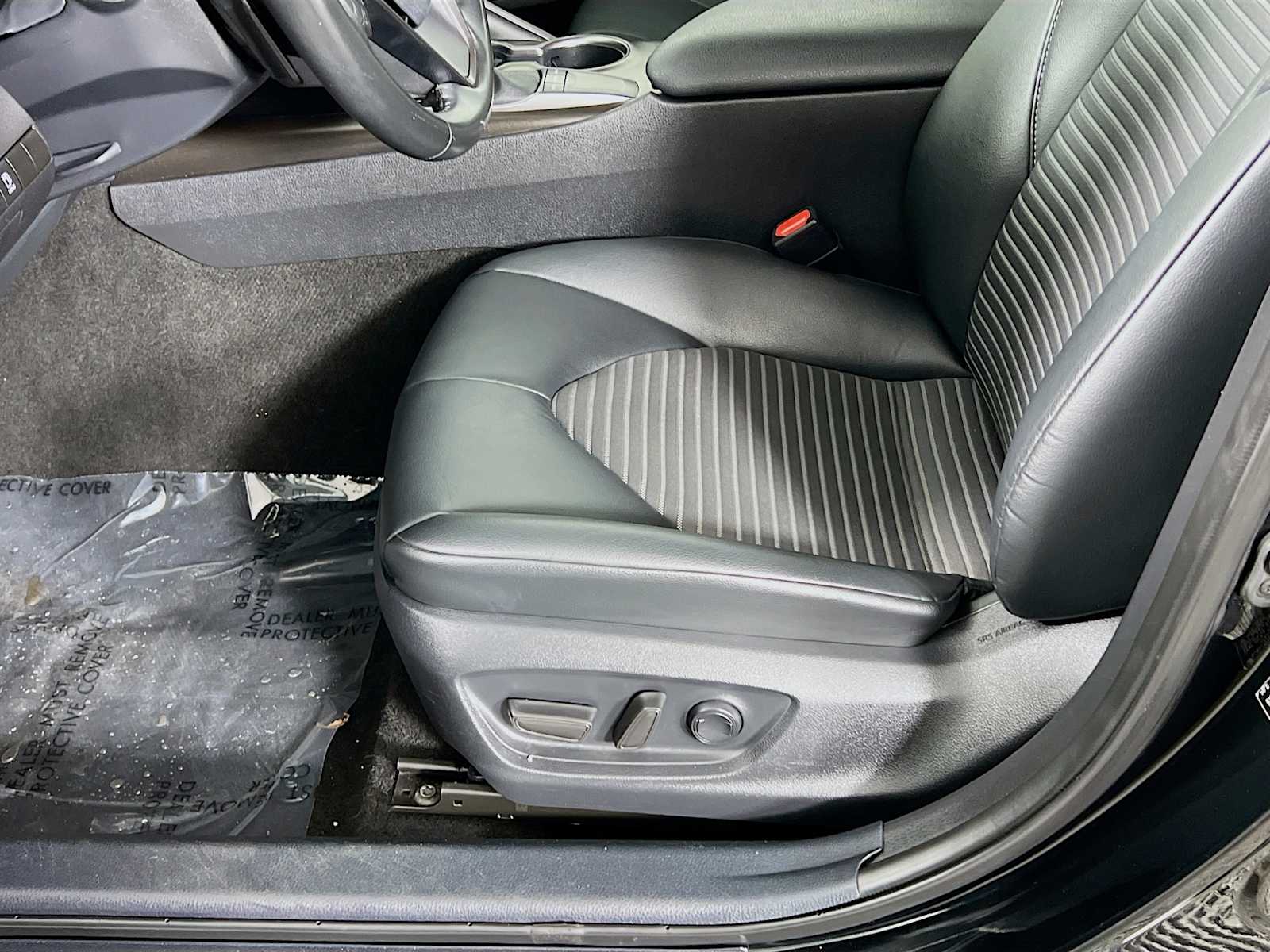 2023 Toyota Camry SE - Photo 19