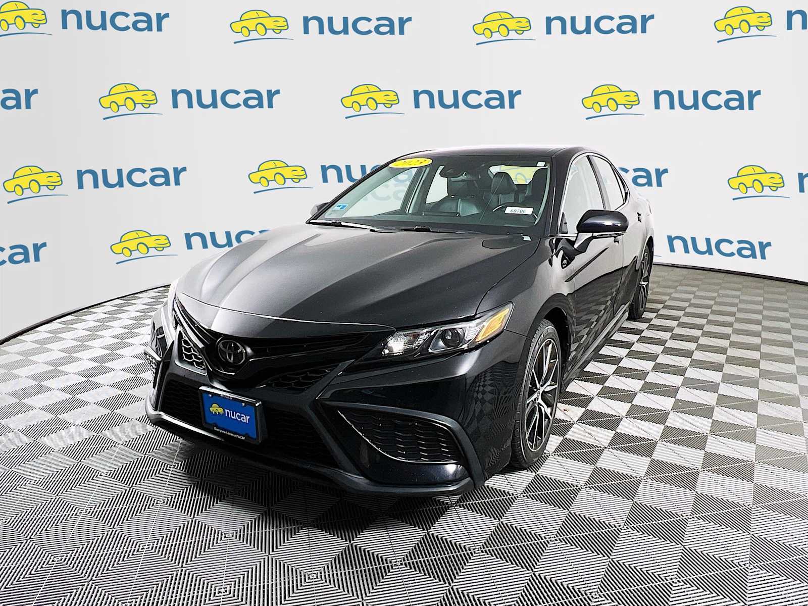 2023 Toyota Camry SE - Photo 3