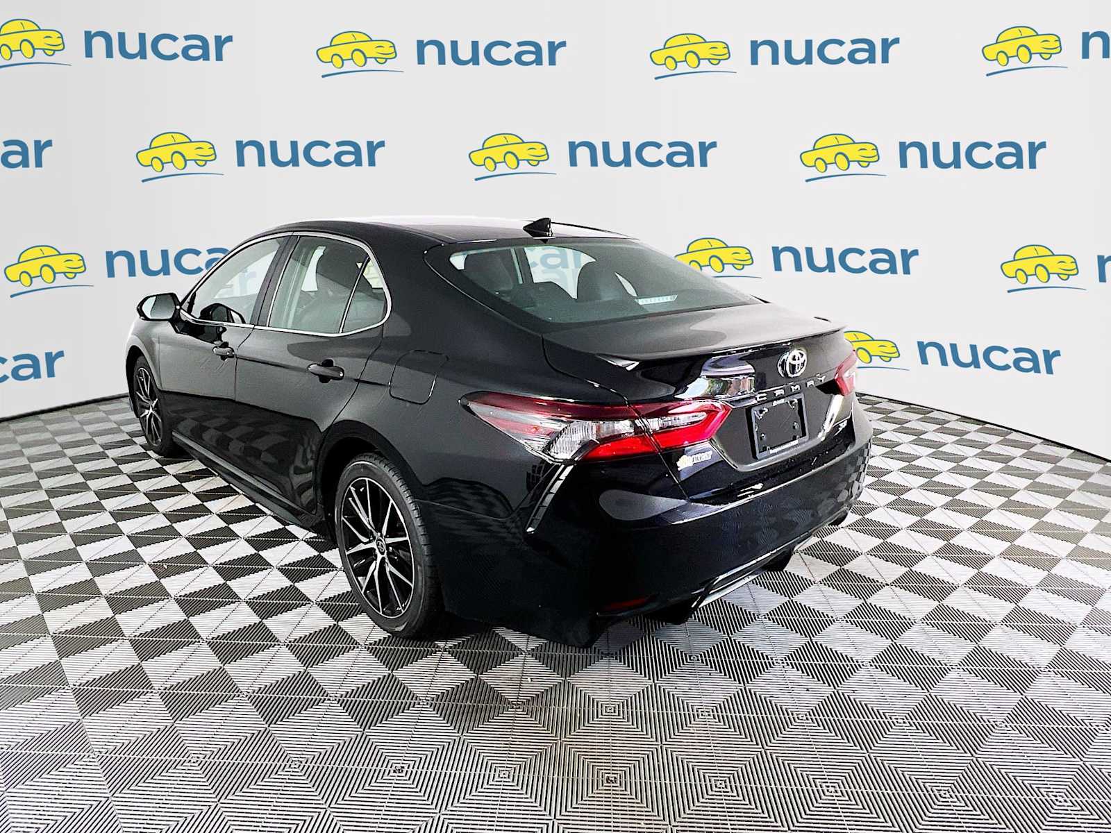 2023 Toyota Camry SE - Photo 5