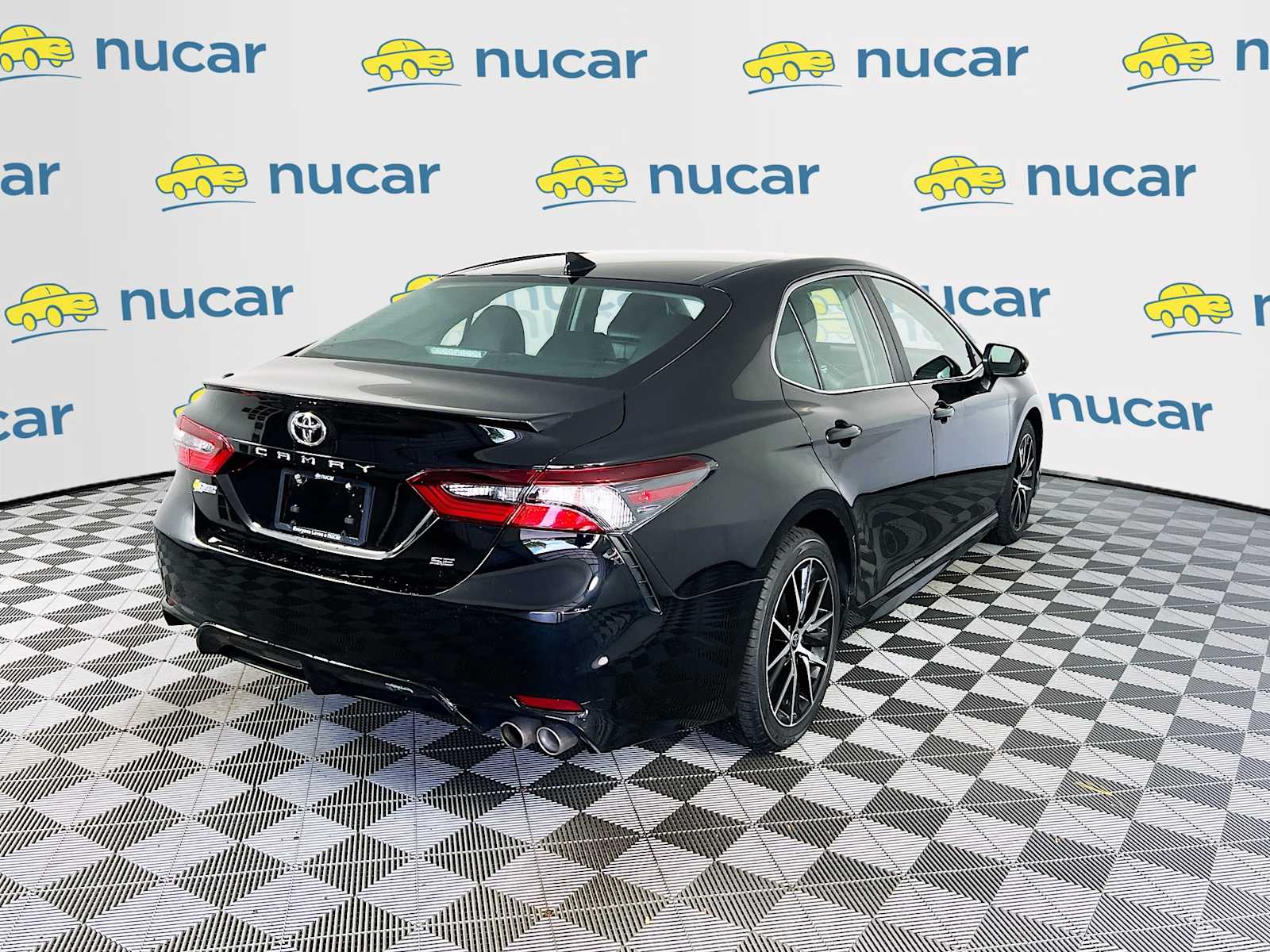 2023 Toyota Camry SE - Photo 7