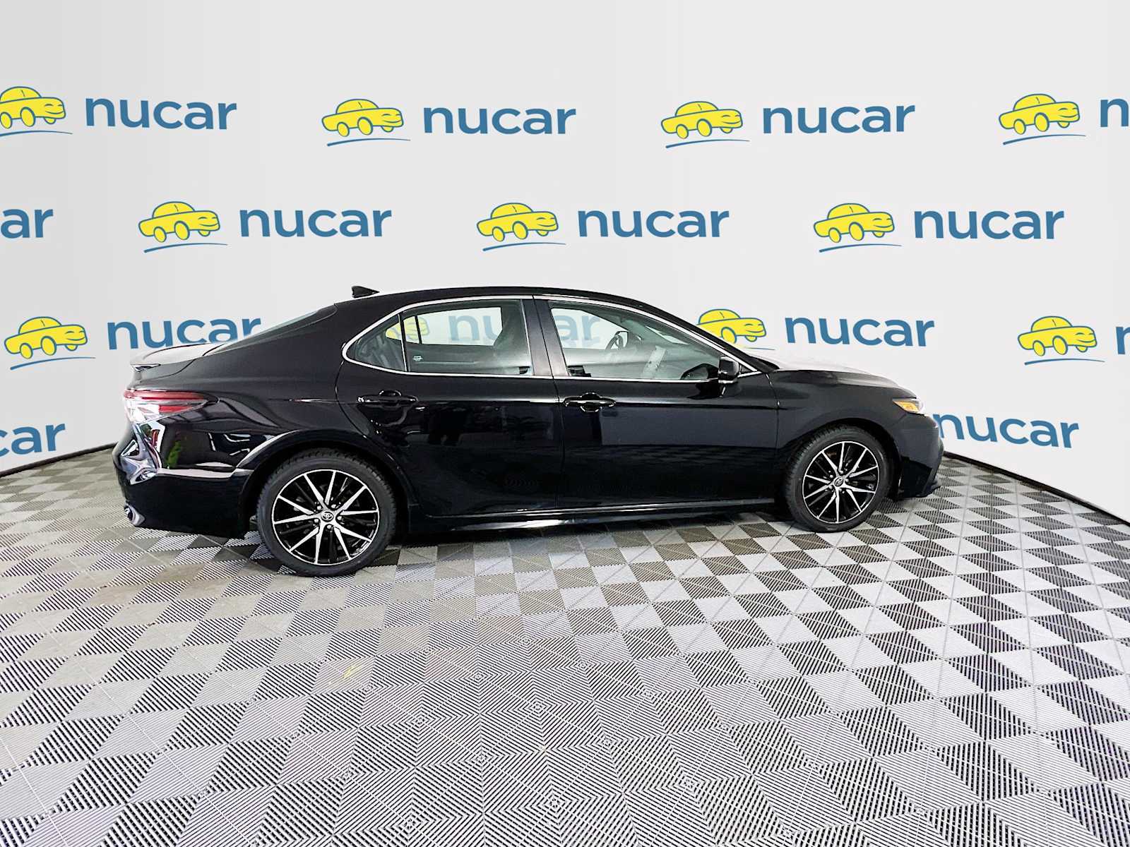 2023 Toyota Camry SE - Photo 8