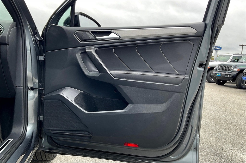 2022 Volkswagen Tiguan 2.0T SE R-Line Black - Photo 11