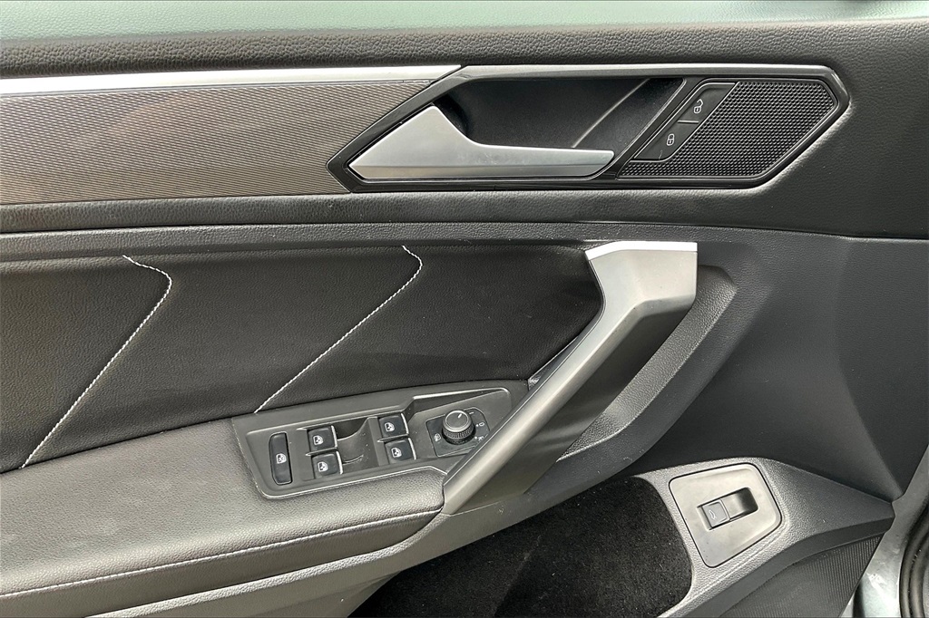 2022 Volkswagen Tiguan 2.0T SE R-Line Black - Photo 38