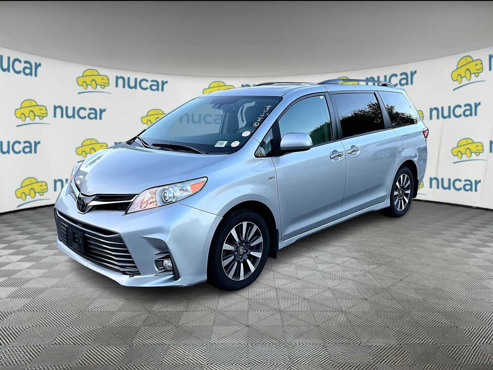 2020 Toyota Sienna XLE - Photo 2