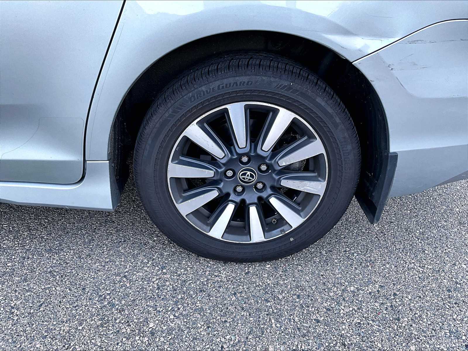 2020 Toyota Sienna XLE - Photo 4