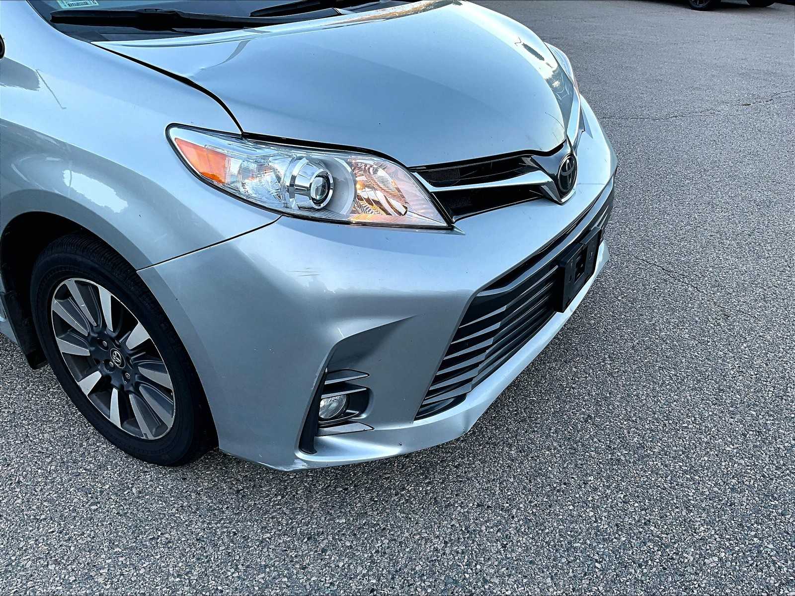 2020 Toyota Sienna XLE - Photo 5