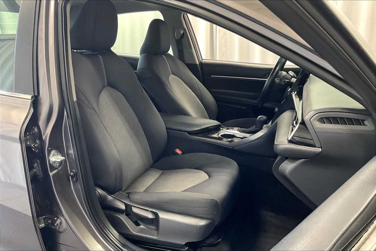 2021 Toyota Camry LE - Photo 11